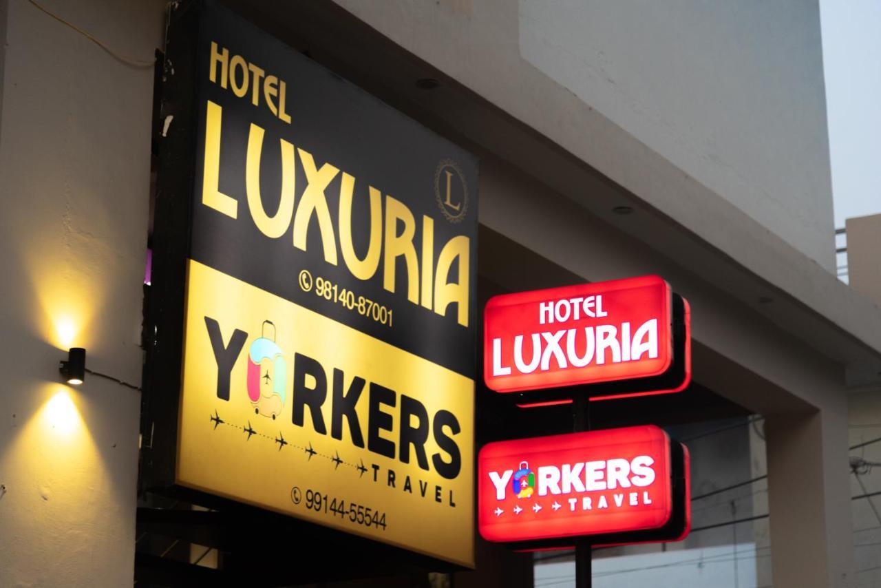 Hotel Luxuria Ludhijána Kültér fotó