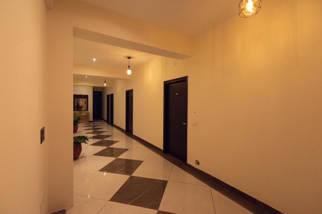 Hotel Luxuria Ludhijána Kültér fotó