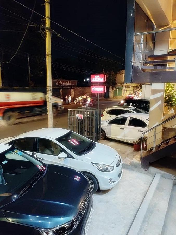Hotel Luxuria Ludhijána Kültér fotó