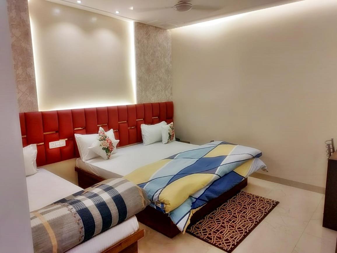 Hotel Luxuria Ludhijána Kültér fotó
