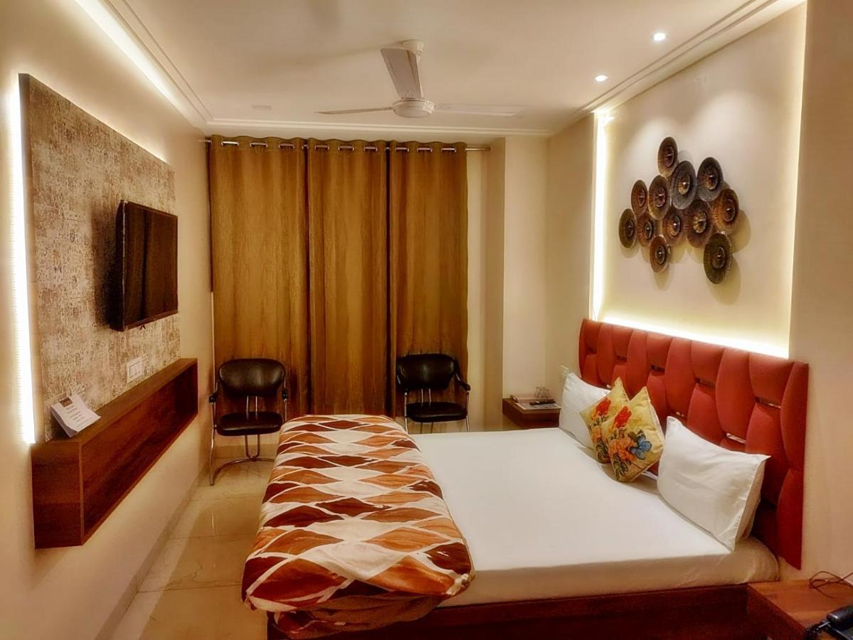Hotel Luxuria Ludhijána Kültér fotó