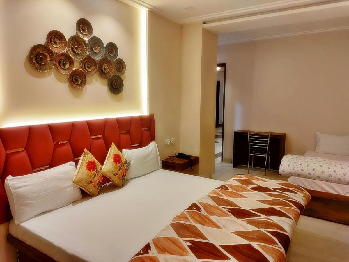 Hotel Luxuria Ludhijána Kültér fotó