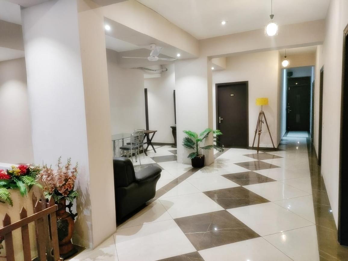 Hotel Luxuria Ludhijána Kültér fotó
