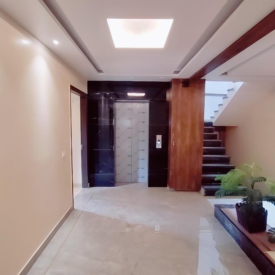 Hotel Luxuria Ludhijána Kültér fotó