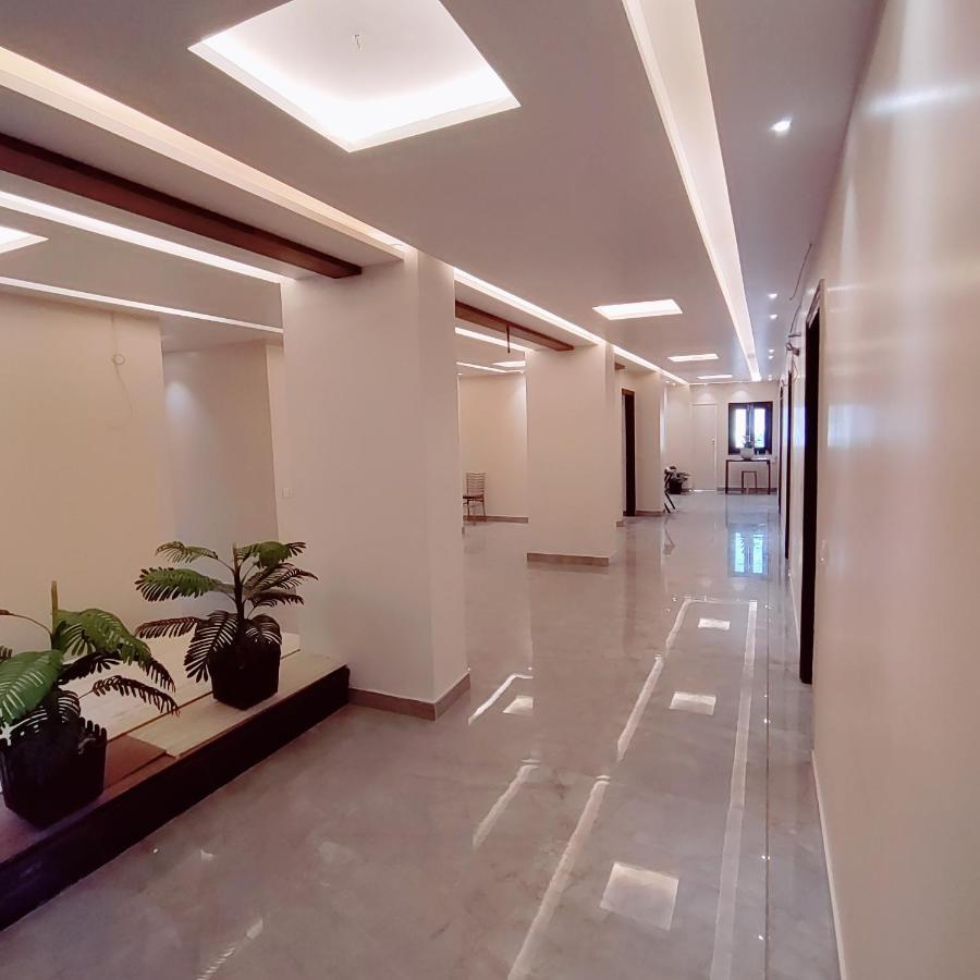 Hotel Luxuria Ludhijána Kültér fotó