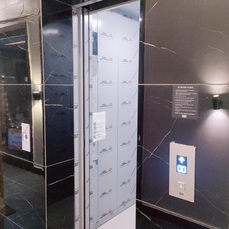 Hotel Luxuria Ludhijána Kültér fotó