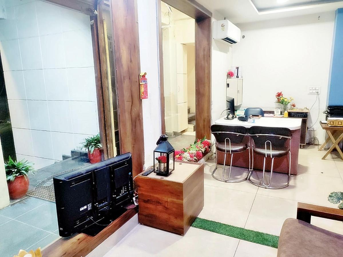 Hotel Luxuria Ludhijána Kültér fotó