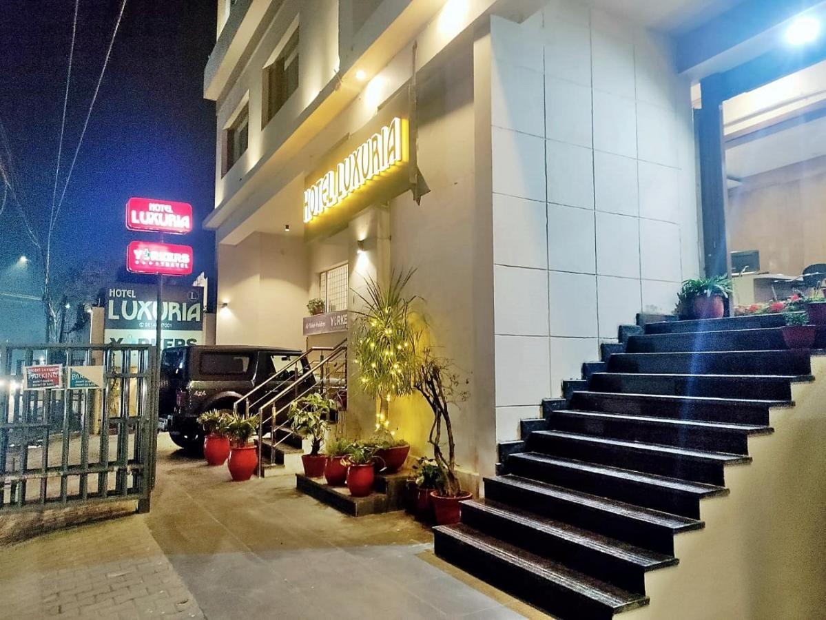 Hotel Luxuria Ludhijána Kültér fotó