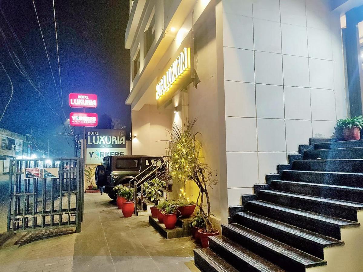 Hotel Luxuria Ludhijána Kültér fotó