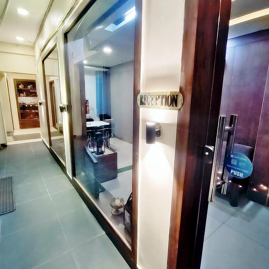 Hotel Luxuria Ludhijána Kültér fotó