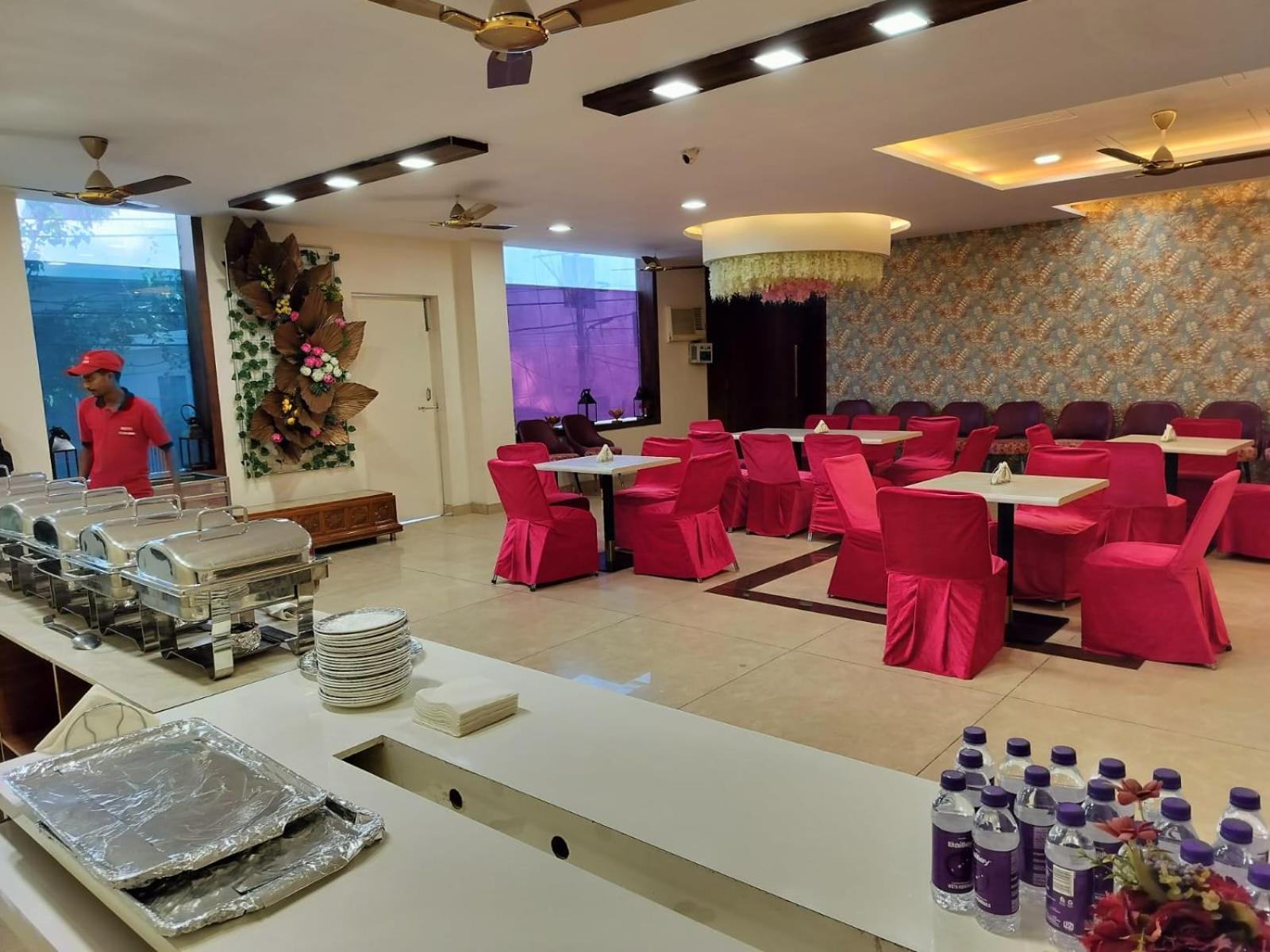 Hotel Luxuria Ludhijána Kültér fotó