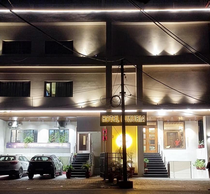 Hotel Luxuria Ludhijána Kültér fotó