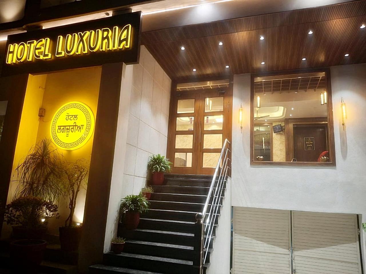Hotel Luxuria Ludhijána Kültér fotó